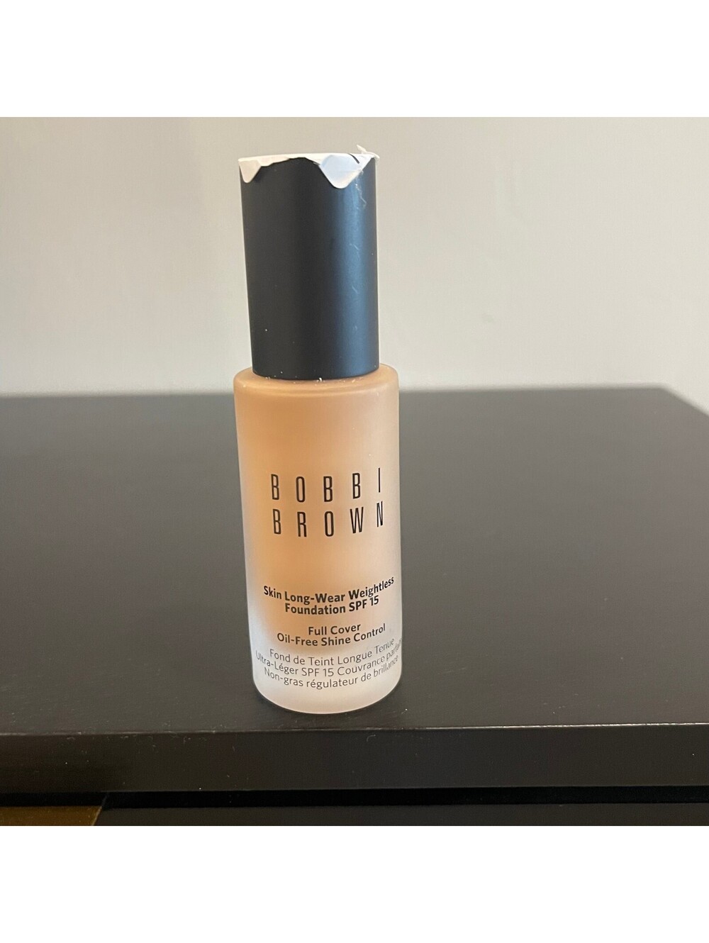 Bobbi Brown Skin Long-Wear Weightless Foundation SPF 15 - Full Cover Oil-Free